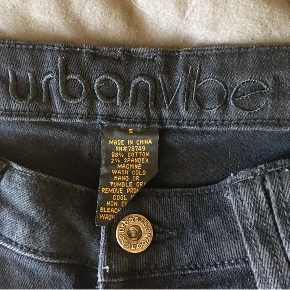 Women's Skinny ankle zip Black Jeans - Picture 3 of 4